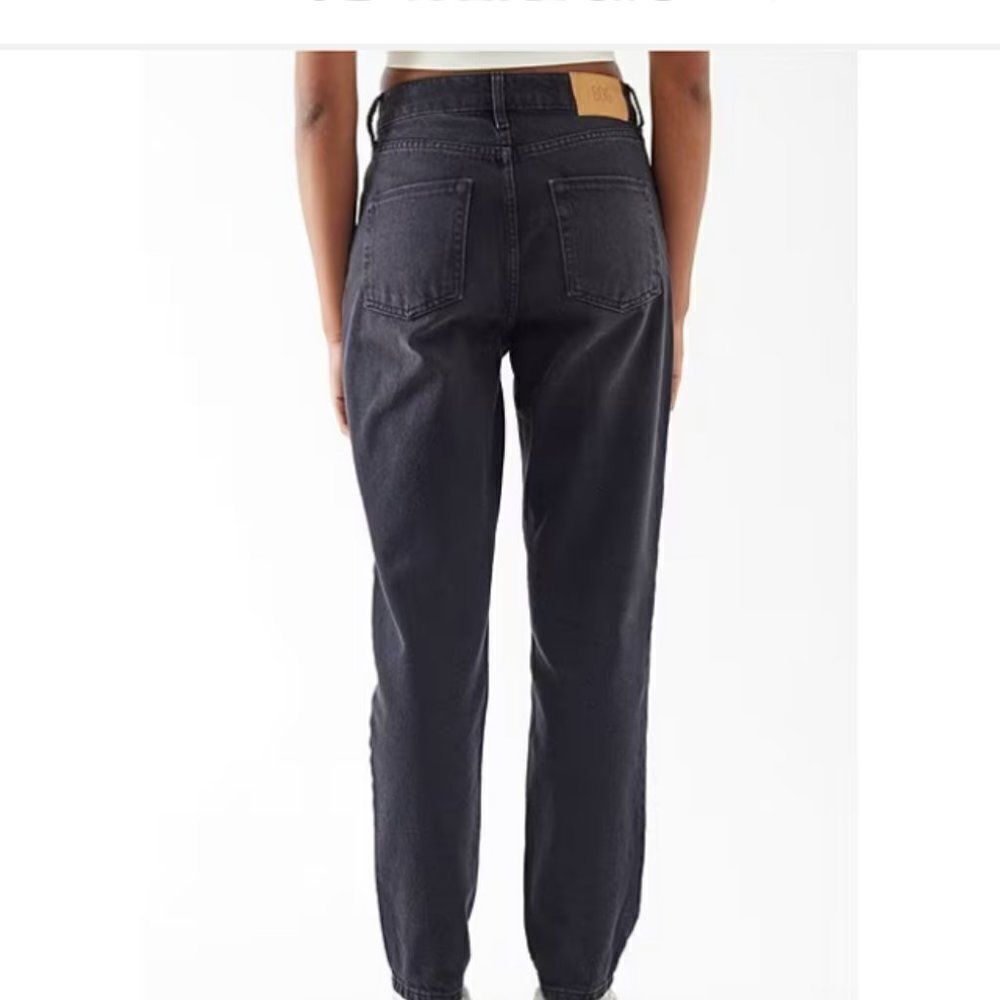 Urban Outfitters BDG Womens Size 26 Black Denim Wash High Rise Mom Jeans 32" Ins